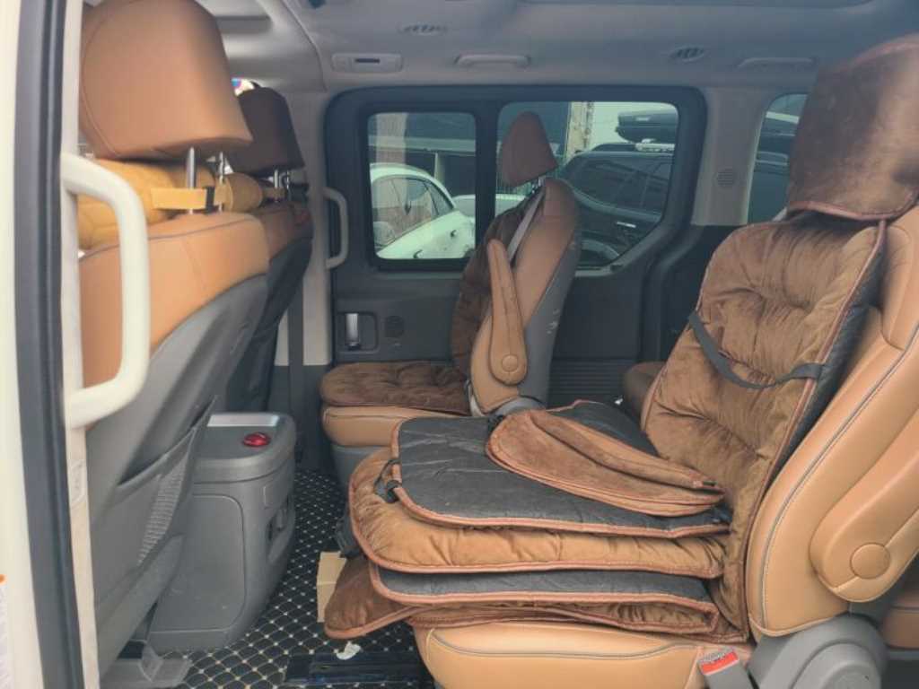 Hyundai Staria 2WD Diesel Lounge Inspiration 7