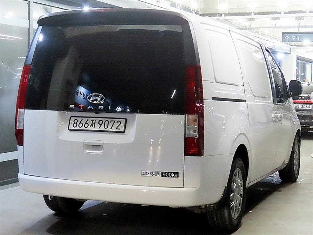 Hyundai Staria 2WD Diesel Cargo Modern 5