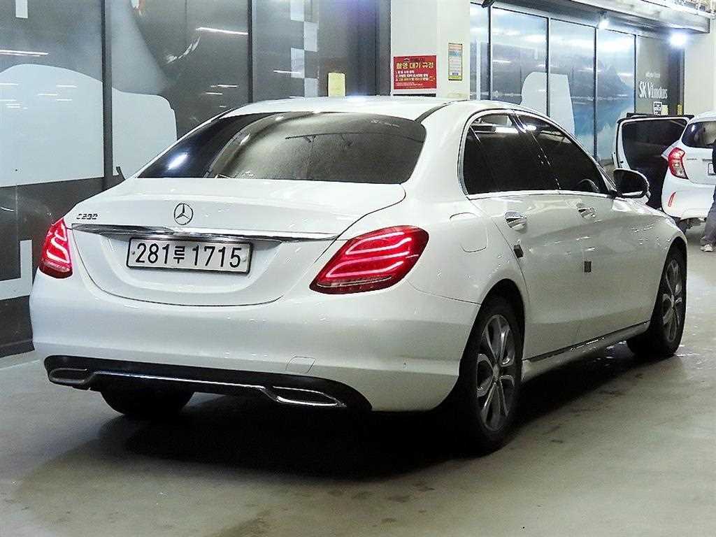 Mercedes Benz C Class - Vista 8