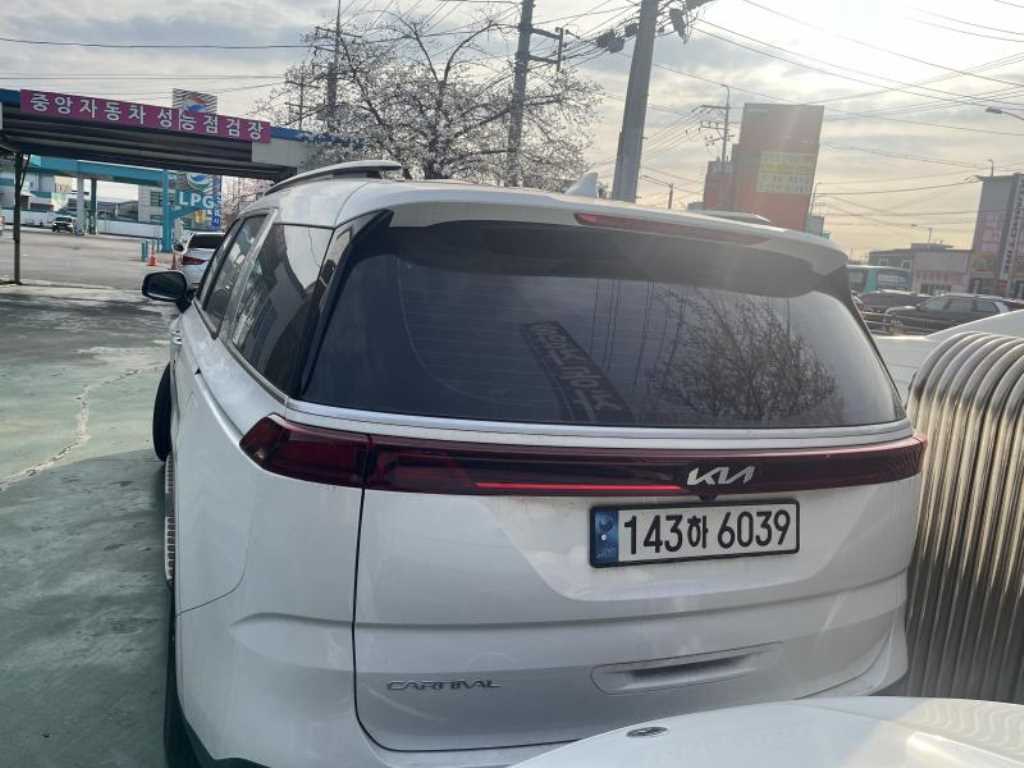 Kia Carnival Gasoline Prestige 4