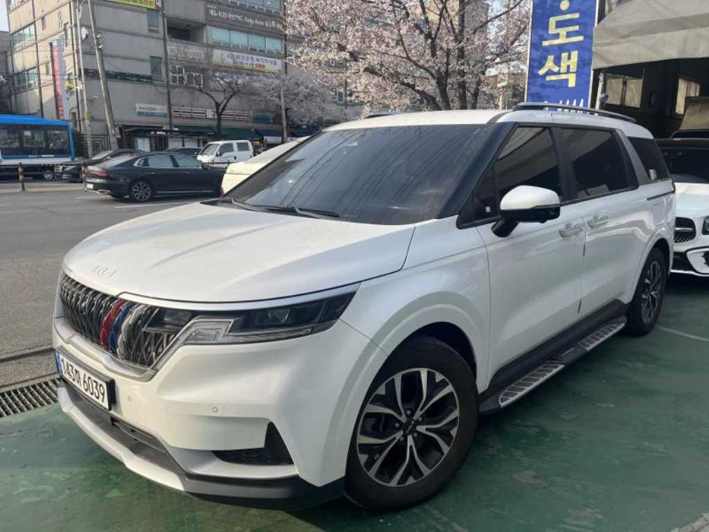 Kia Carnival Gasoline Prestige 3