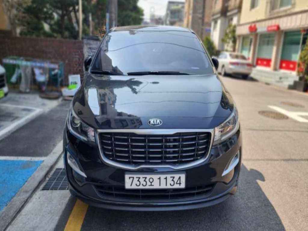 Kia Carnival Diesel Deluxe