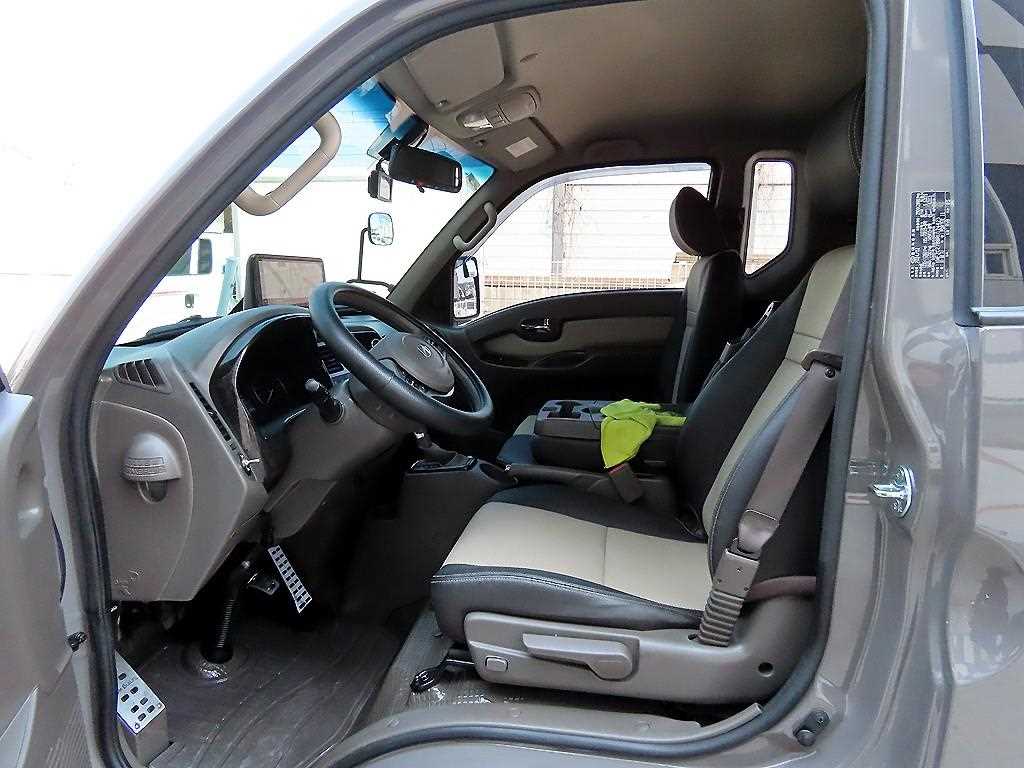 Hyundai Porter Super Cab/ Long Wheelbase Premium 8