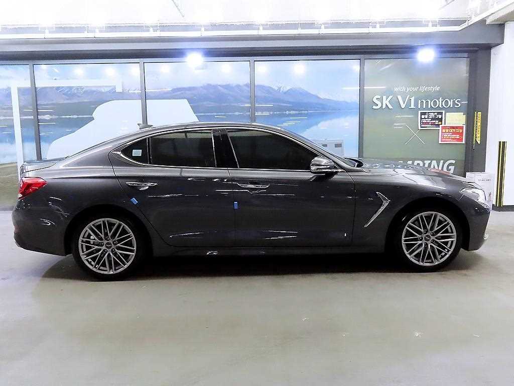 Genesis G70 2.0T Elite 4