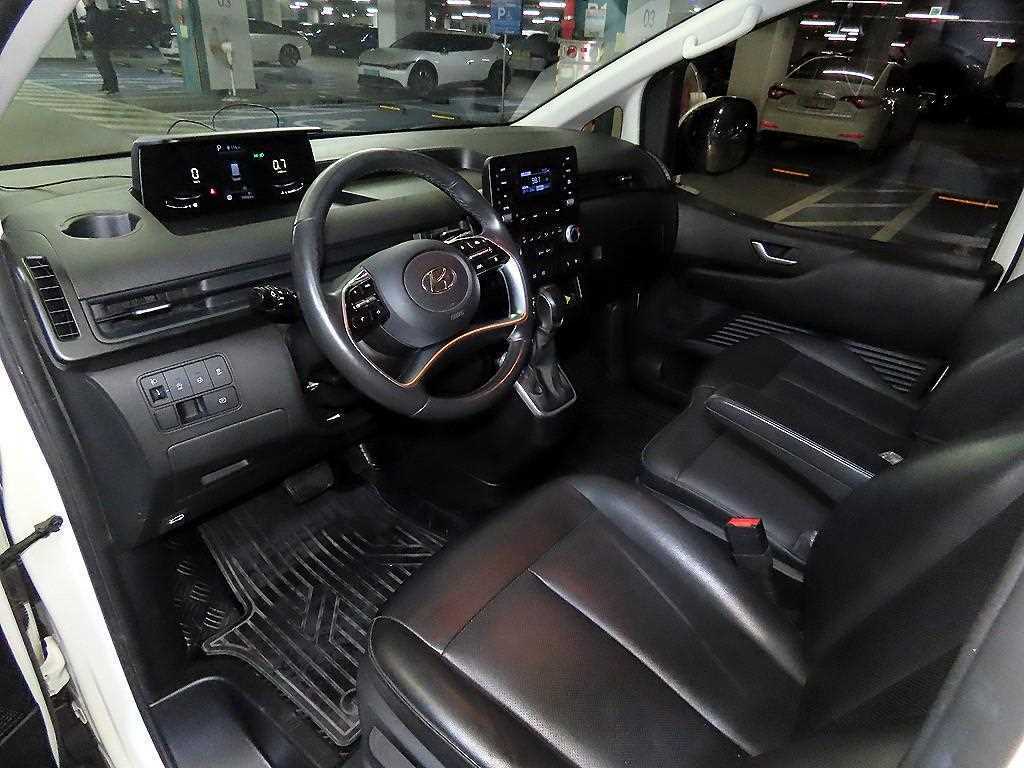 Hyundai Staria 2WD Diesel Cargo Modern 10