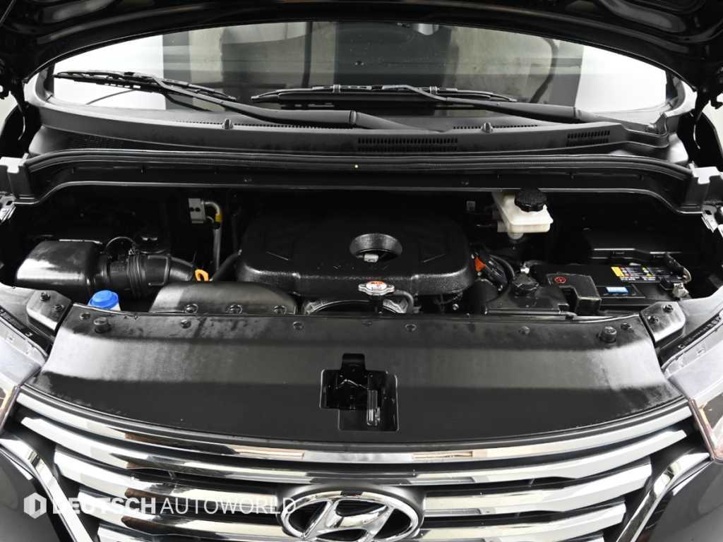 Hyundai Starex 2WD Van Style 7