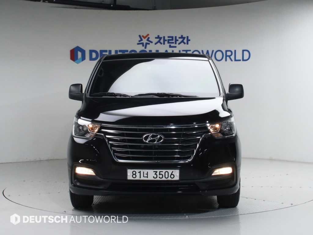 Hyundai Starex 2WD Van Style 4