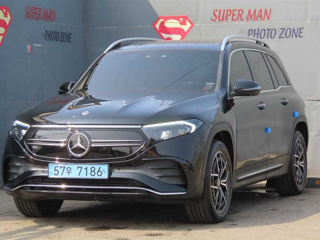 Mercedes-Benz EQB-Class EQB300 4MATIC AMG Line