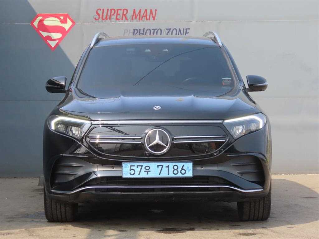 Mercedes-Benz EQB-Class EQB300 4MATIC AMG Line 3