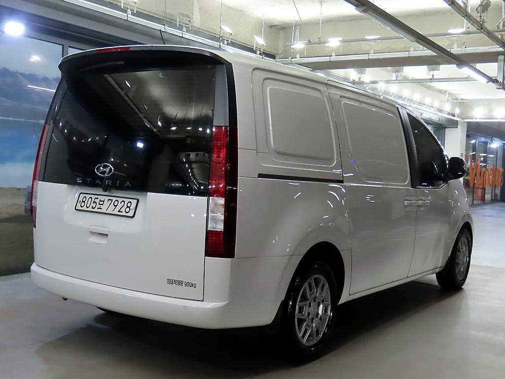 Hyundai Staria 2WD Diesel Cargo Modern 5