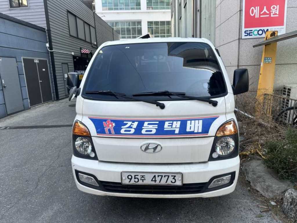 Hyundai Porter 1.0 Ton/ Super Cab/ Long Wheelbase/ CRDi Smart