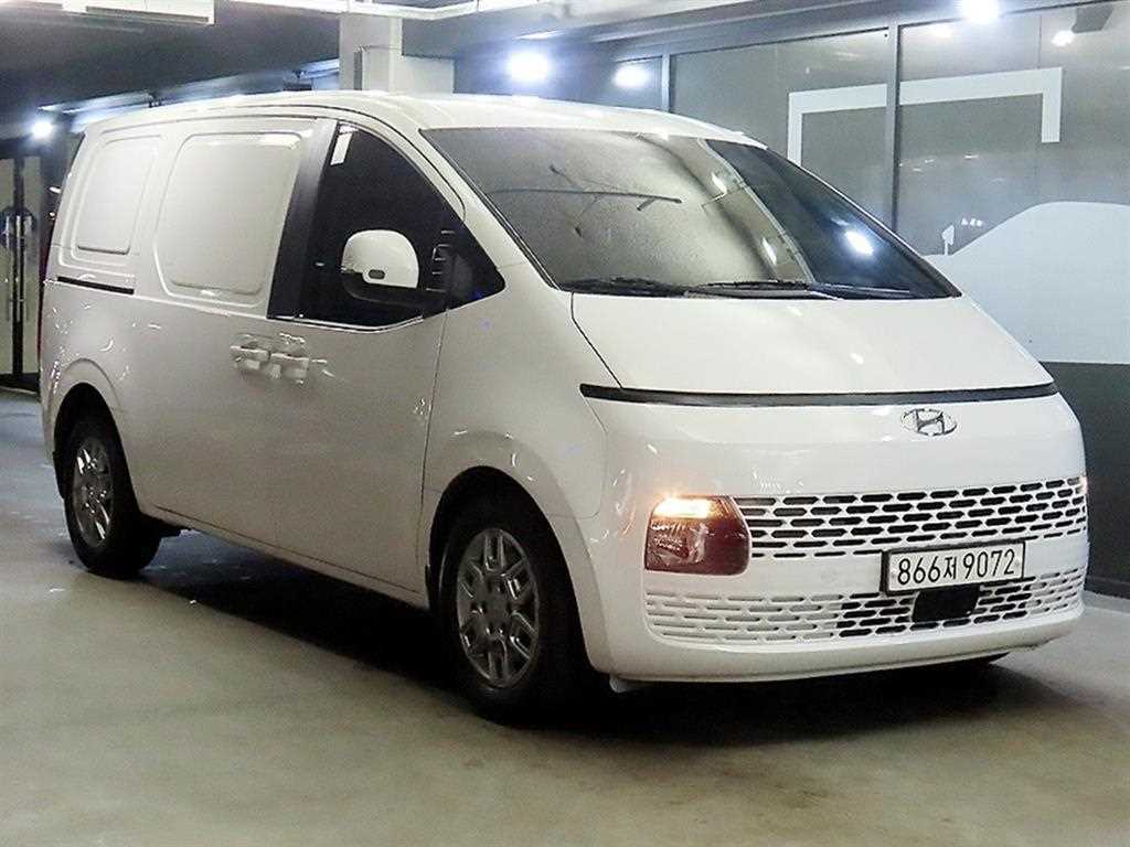 Hyundai Staria 2WD Diesel Cargo Modern 2