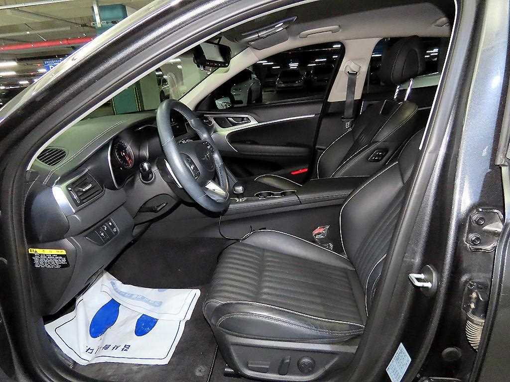 Genesis G70 2.0T Elite 7