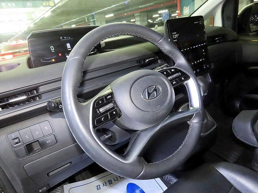 Hyundai Staria 2WD Diesel Cargo Modern 9