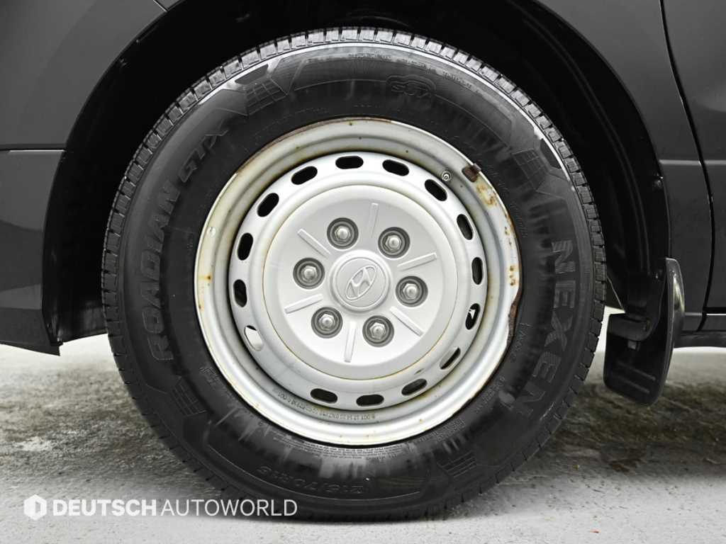 Hyundai Starex 2WD Van Style 6