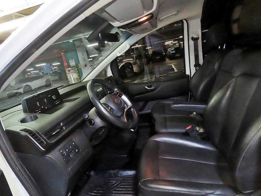 Hyundai Staria 2WD Diesel Cargo Modern 7