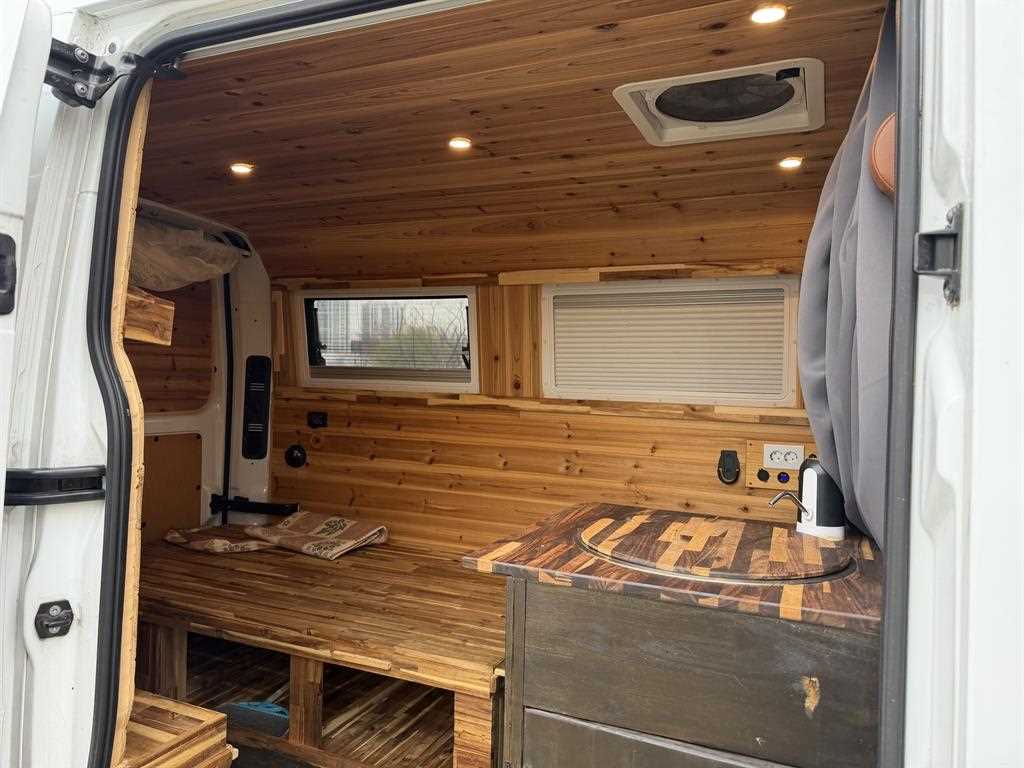 Renault Master Camping Car 10