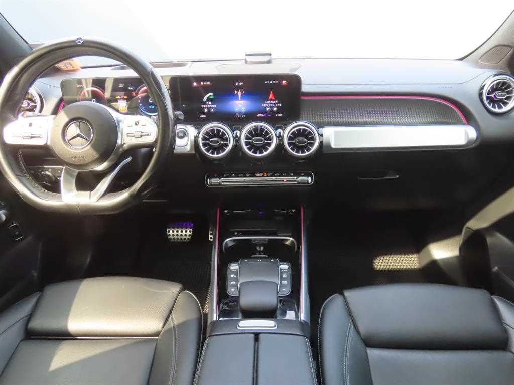 Mercedes-Benz EQB-Class EQB300 4MATIC AMG Line 8