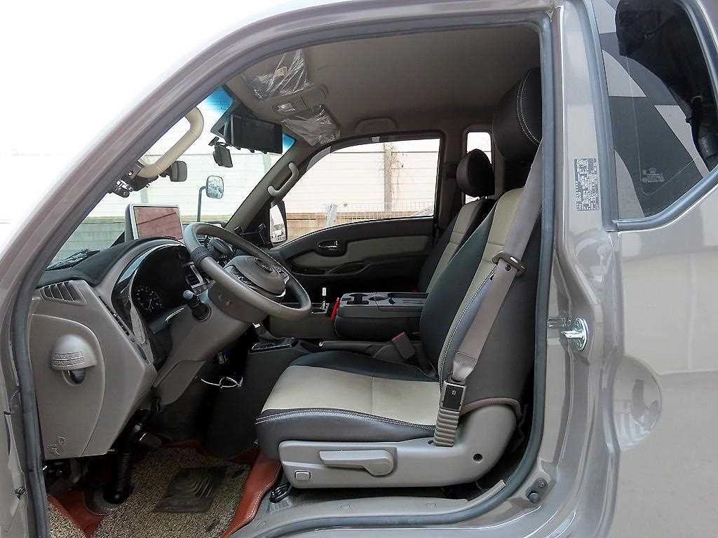 Hyundai Porter Super Cab/ Long Wheelbase Premium 7