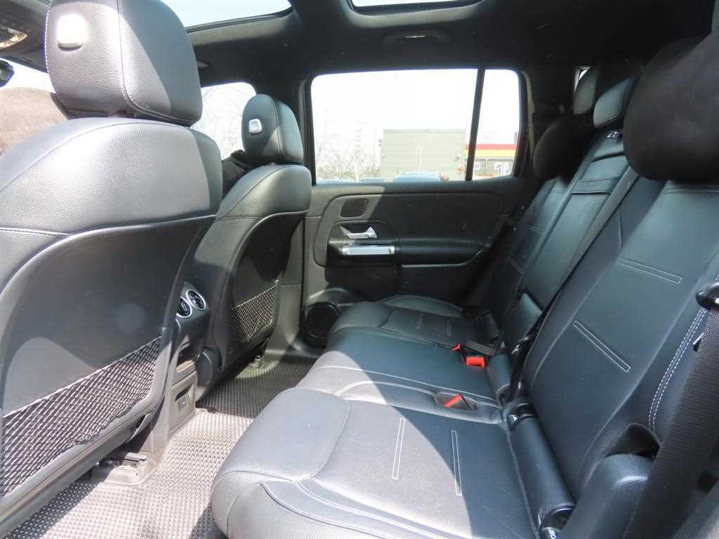 Mercedes-Benz EQB-Class EQB300 4MATIC AMG Line 7