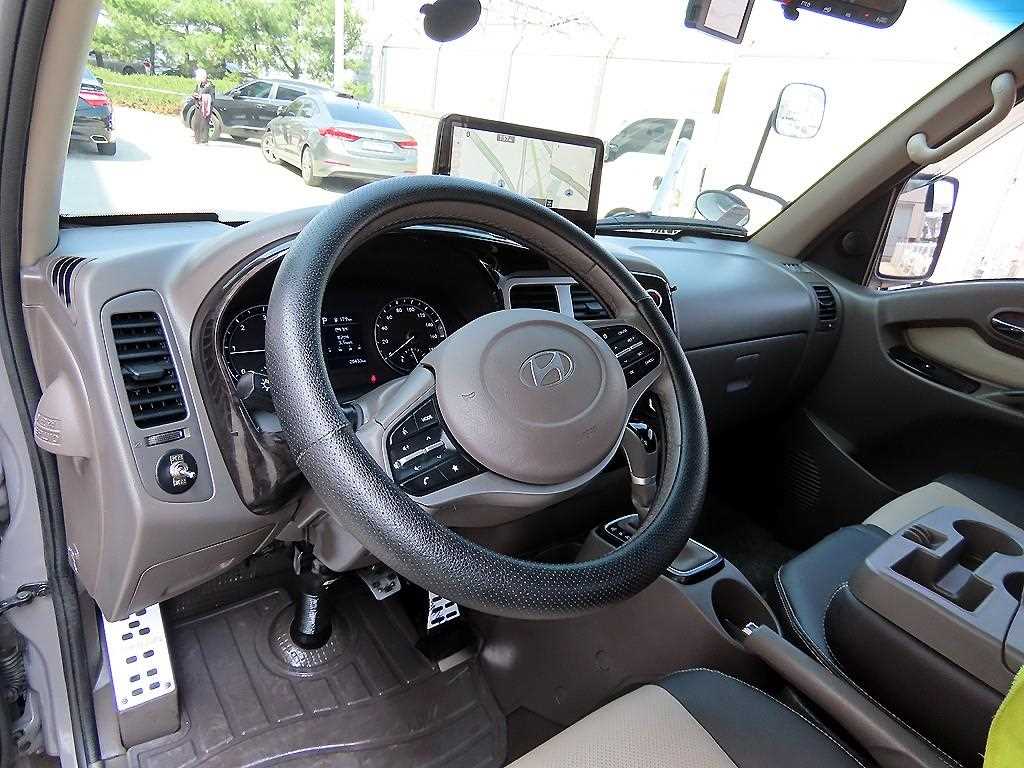 Hyundai Porter Super Cab/ Long Wheelbase Premium 9