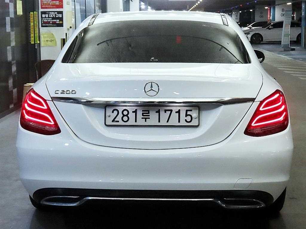 Mercedes Benz C Class - Vista 9