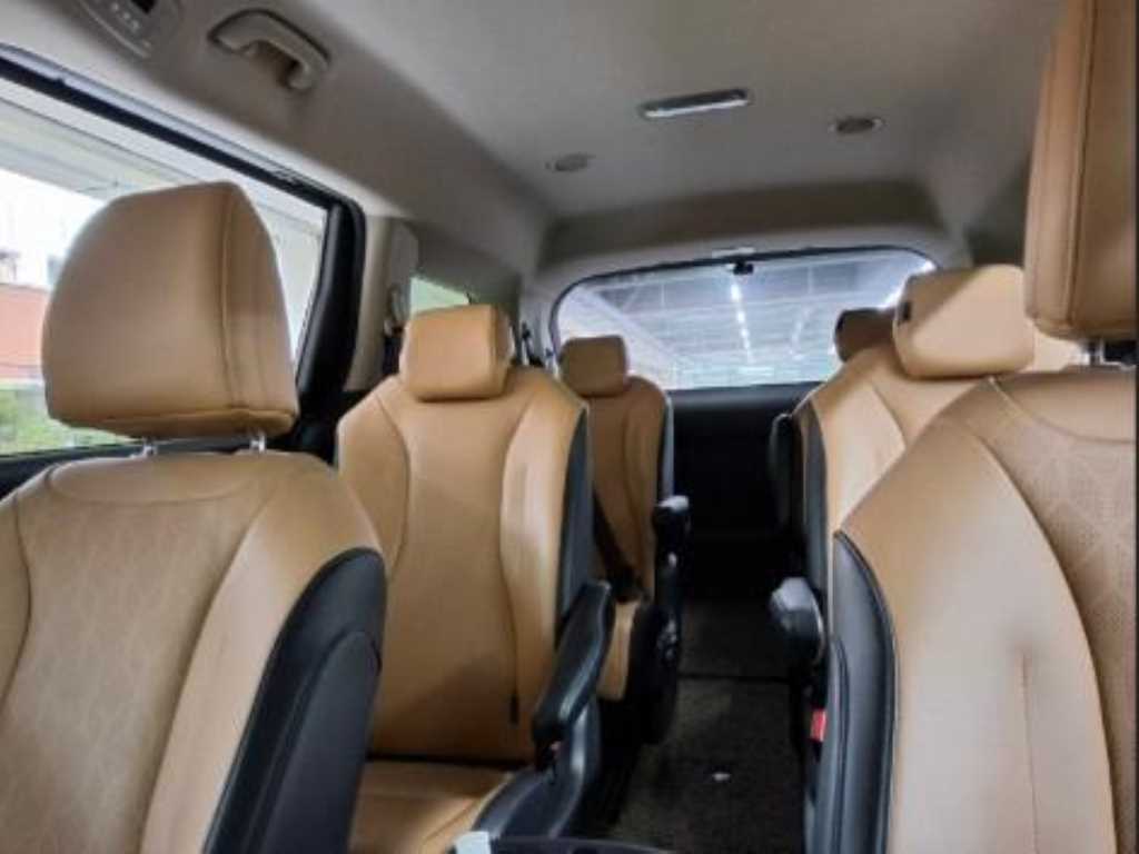 Kia Carnival Diesel Prestige 9