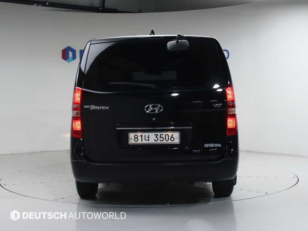 Hyundai Starex 2WD Van Style 5