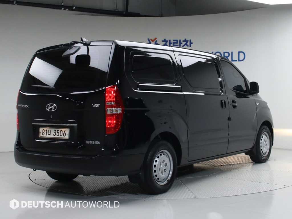Hyundai Starex 2WD Van Style 3
