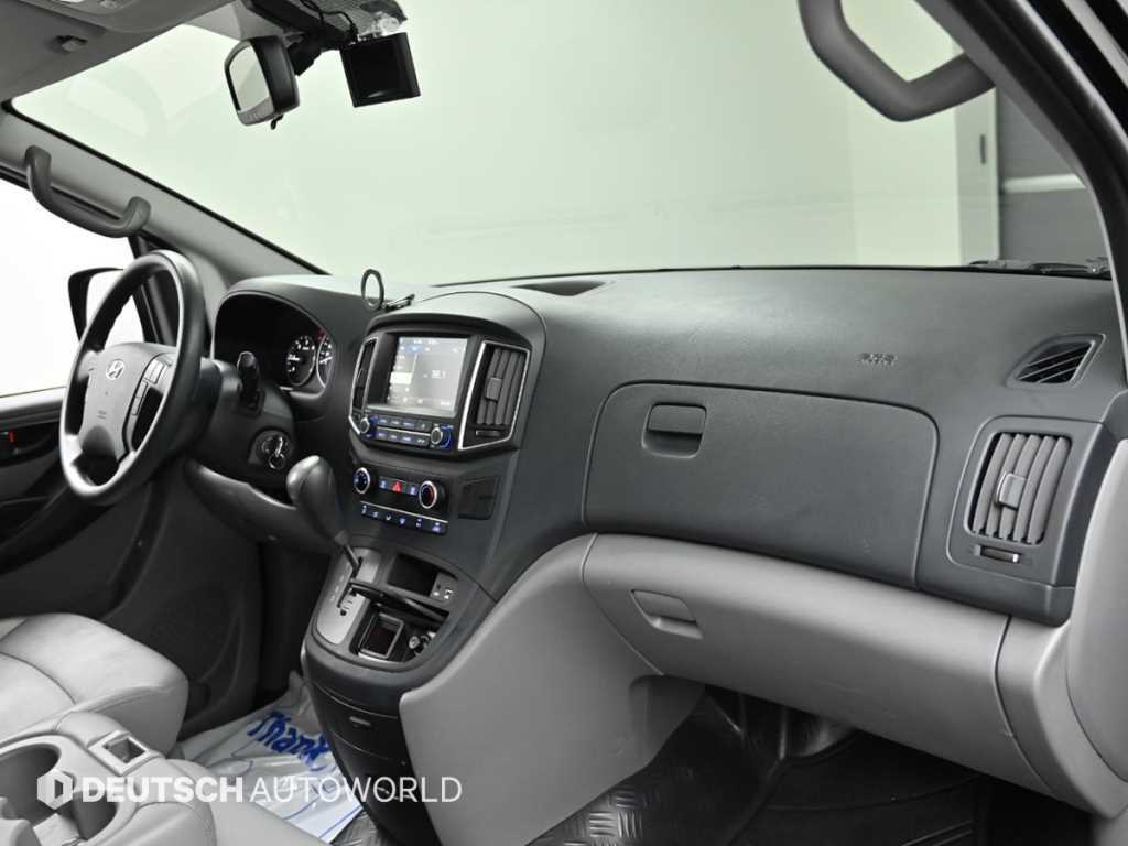 Hyundai Starex 2WD Van Style 8