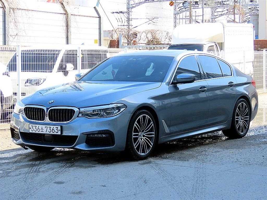 BMW 5시리즈 530i M 스포츠 플러스 사진 2/20
