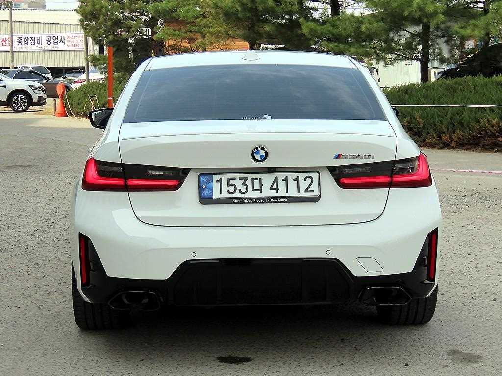 BMW 3 Series M340i 5