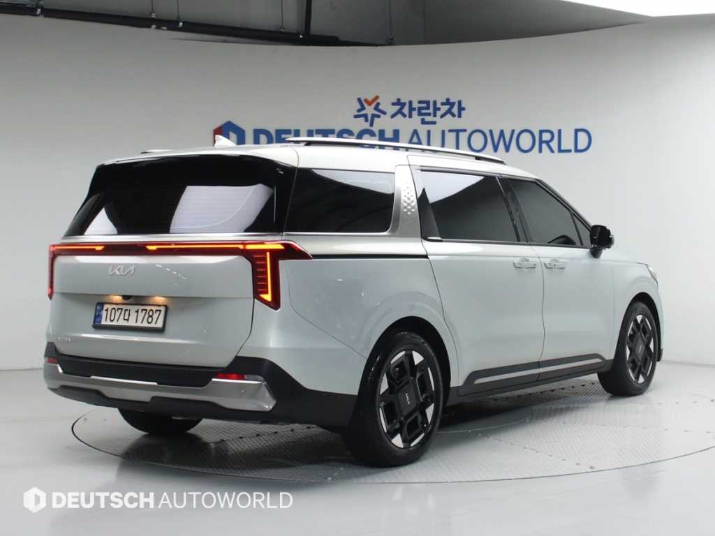 Kia Carnival Diesel Signature 3