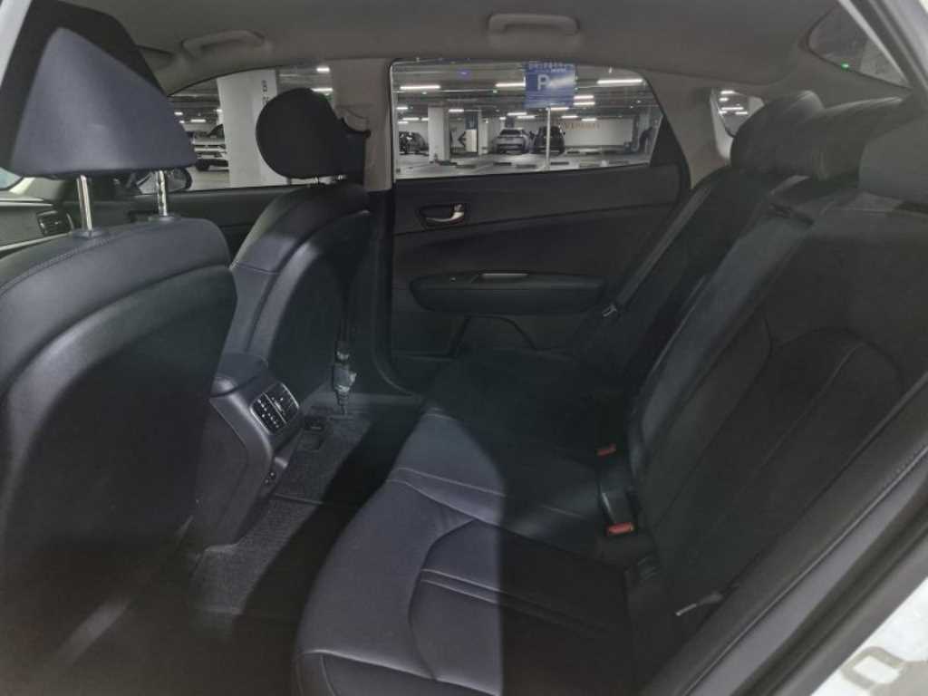 Kia K5 Gasoline 2.0 Prestige 8