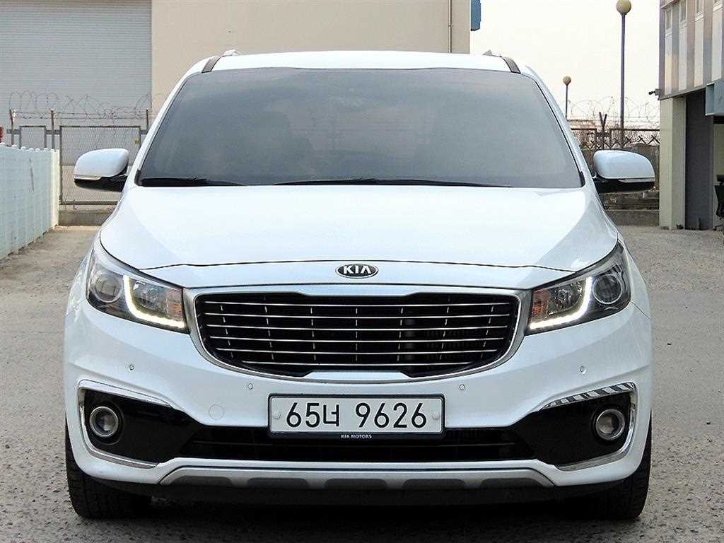 Kia Carnival Diesel Luxury 2
