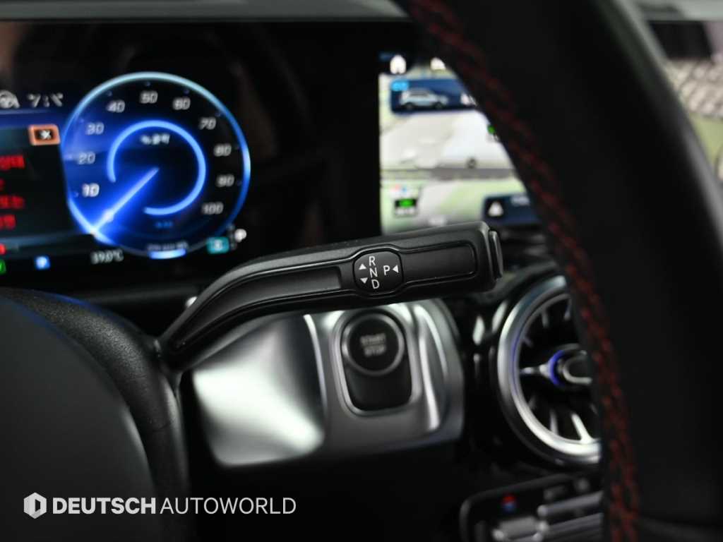 Mercedes-Benz EQB-Class EQB300 4MATIC AMG Line 10