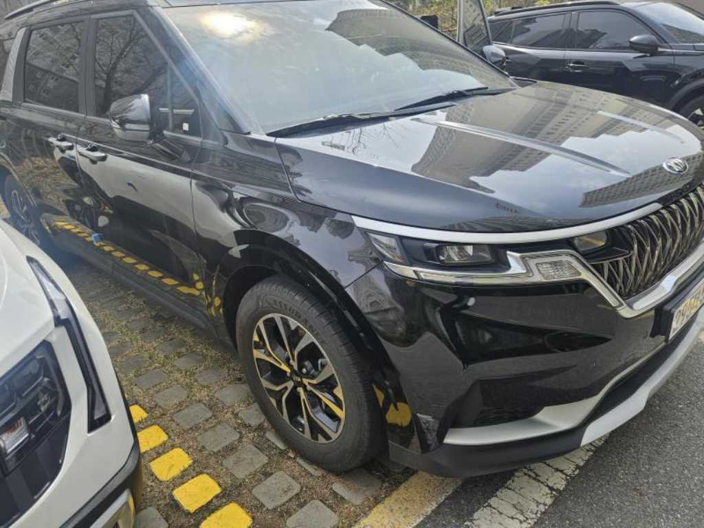 Kia Carnival Gasoline Prestige 2