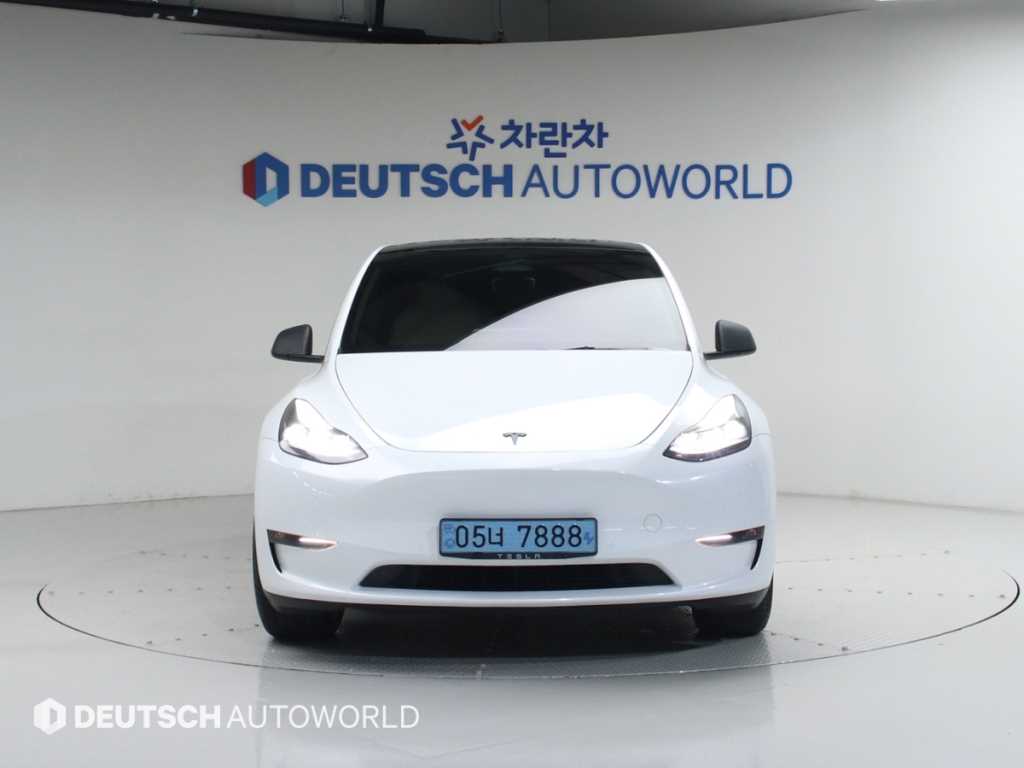 Tesla Model Y Long Range 4