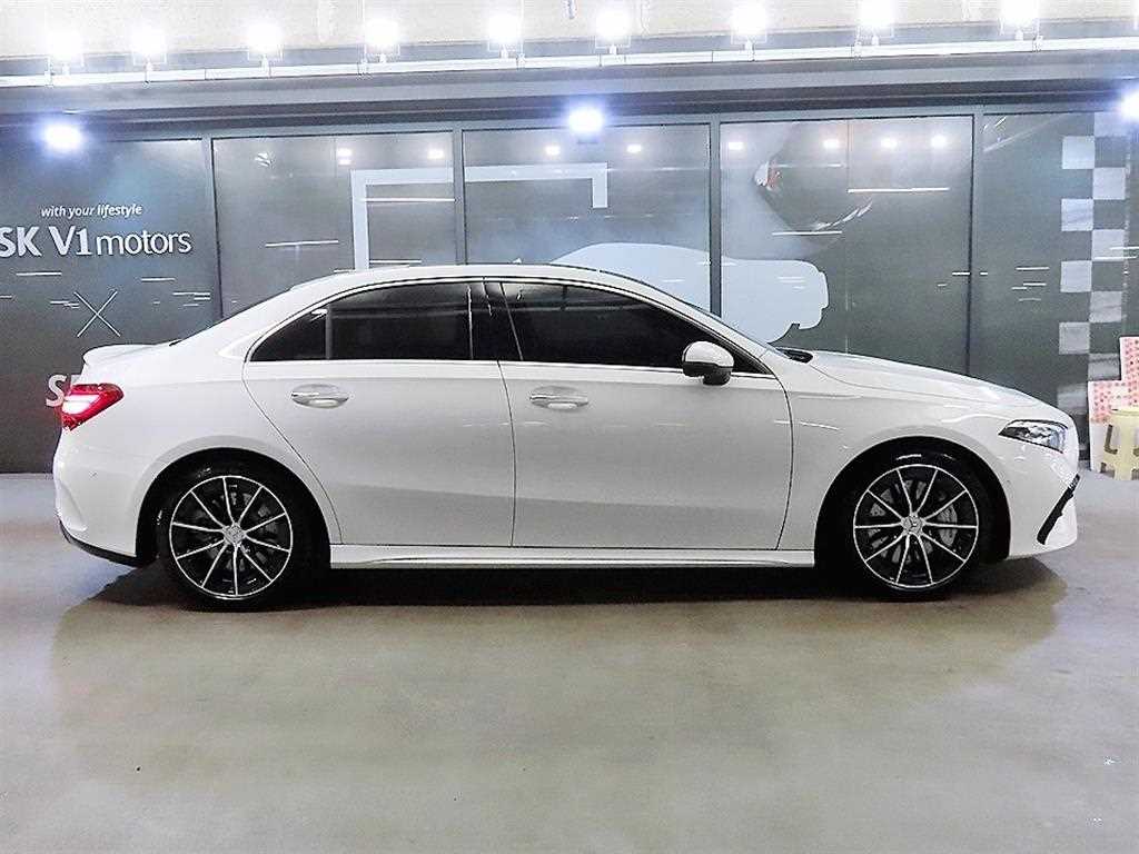 Mercedes-Benz A-Class AMG A35 4MATIC Sedan 4