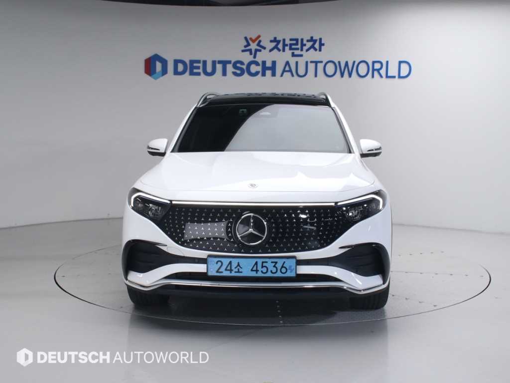 Mercedes-Benz EQB-Class EQB300 4MATIC AMG Line 4