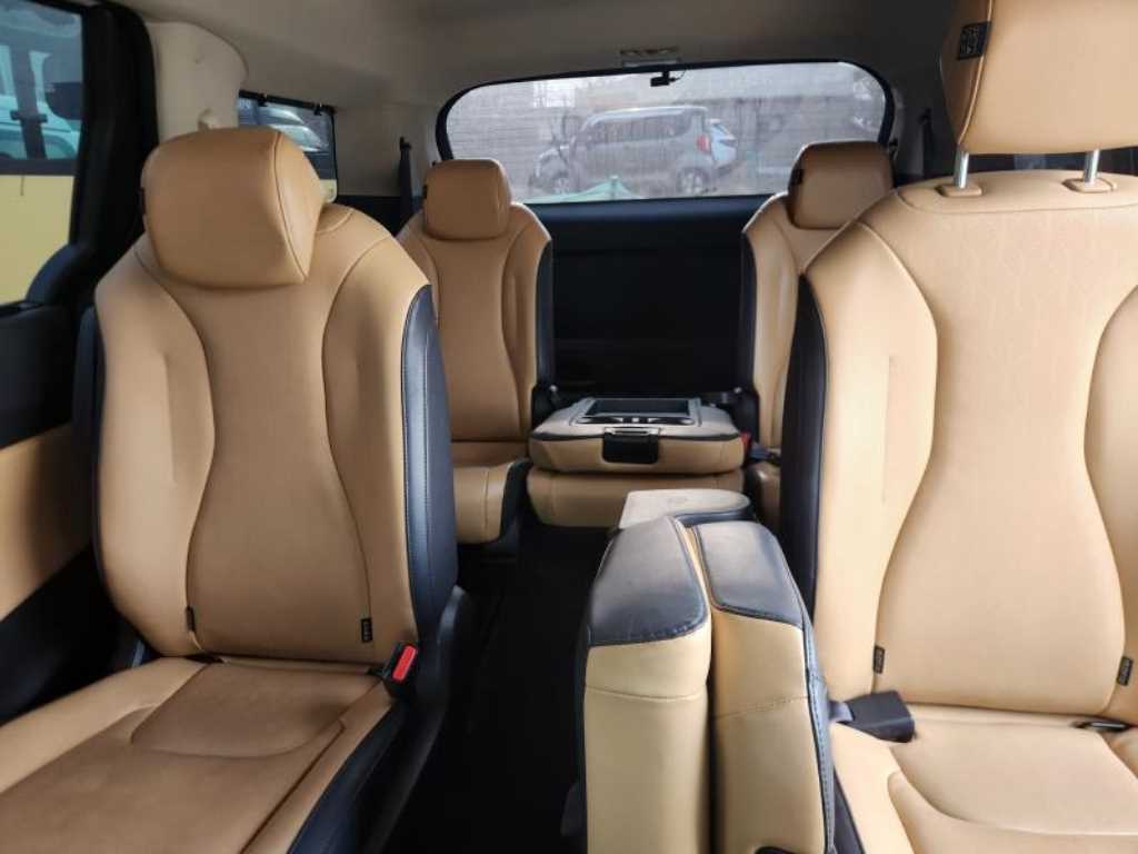 Kia Carnival Diesel Noblesse 9