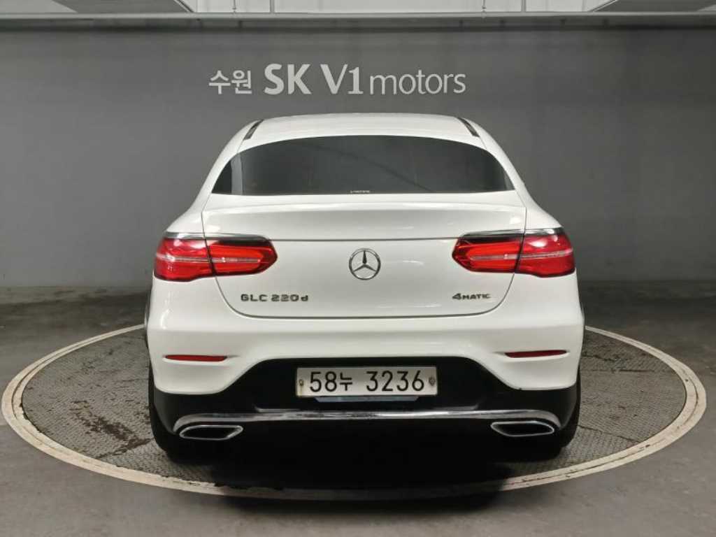 벤츠 GLC 클래스 GLC 220 d 4MATIC 쿠페 사진 2/20