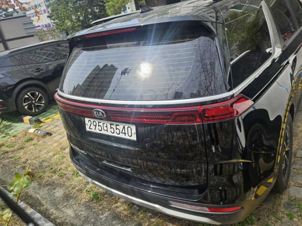 Kia Carnival Gasoline Prestige 5