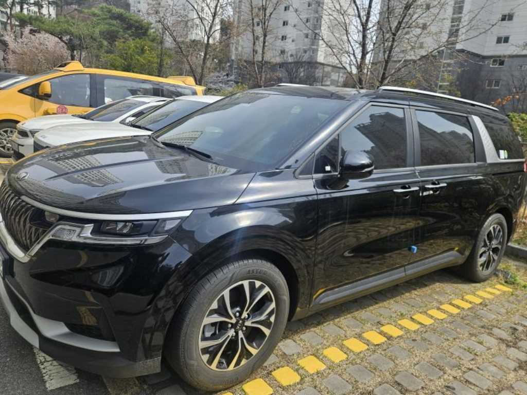 Kia Carnival Gasoline Prestige 7