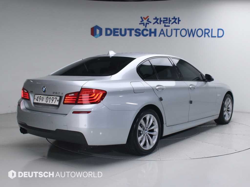 BMW 5시리즈 520d xDrive M 에어로다이나믹 사진 2/20