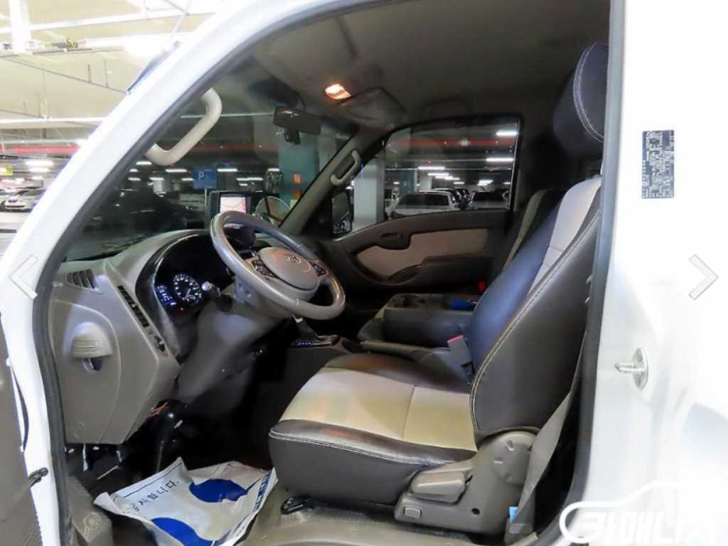 Hyundai Porter 1.0 Ton/ Double Cab/ Long Wheelbase/ CRDi 8