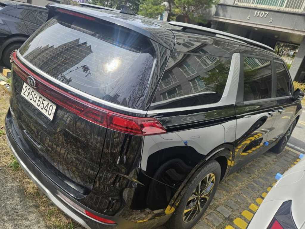 Kia Carnival Gasoline Prestige 4