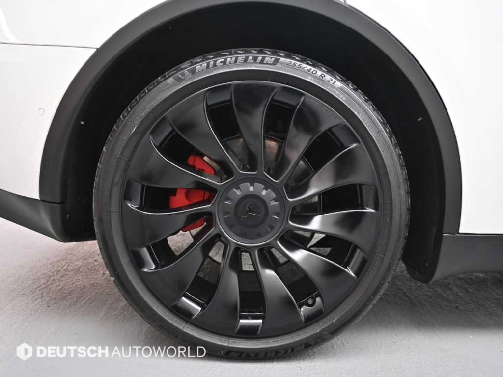 Tesla Model Y Long Range 6