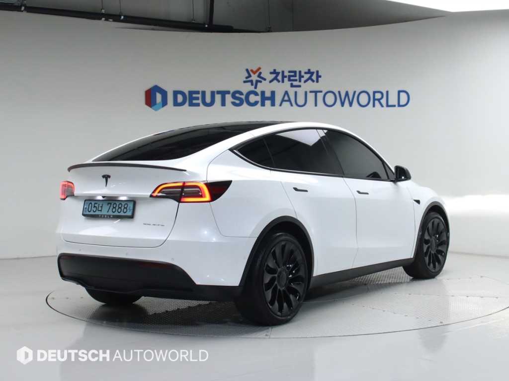 Tesla Model Y Long Range 3