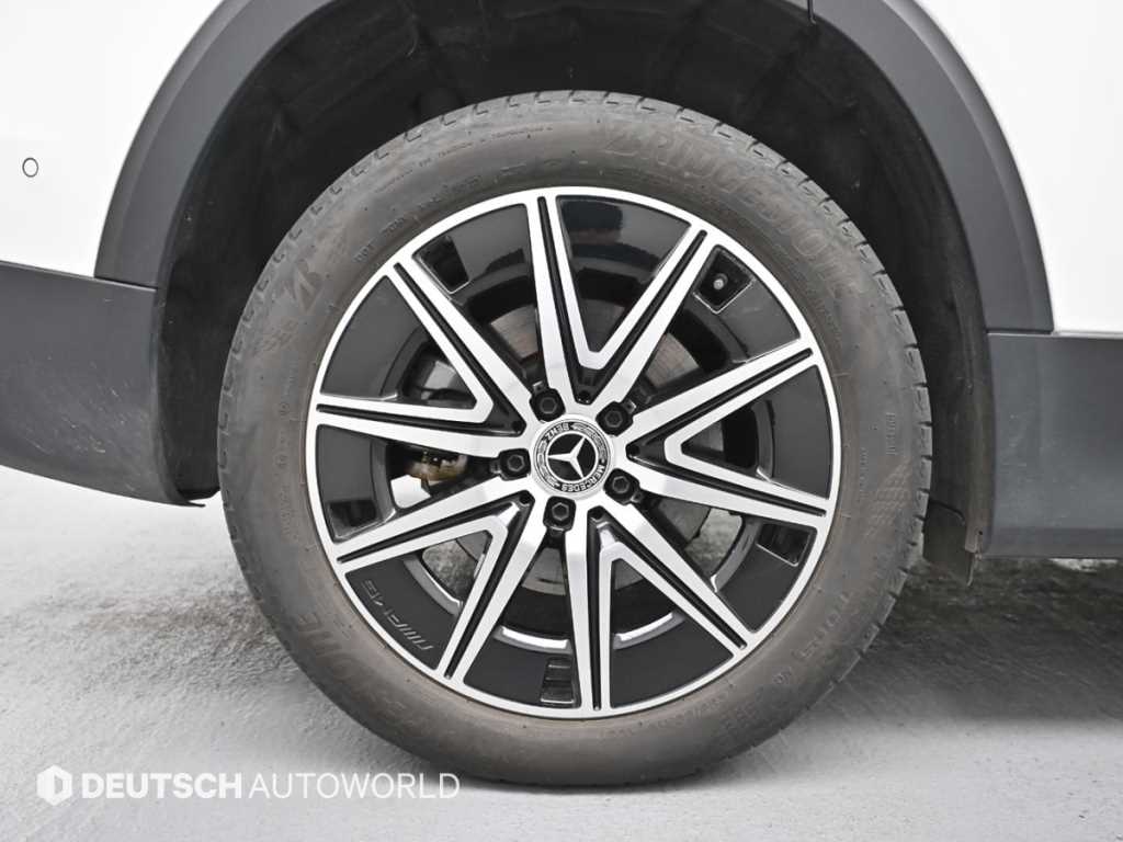 Mercedes-Benz EQB-Class EQB300 4MATIC AMG Line 6